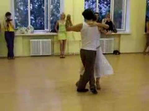  Ezequiel Paludi  and  Geraldine Paludi  are  dancing  to  the  tango  "  Historia De Un Amor  "