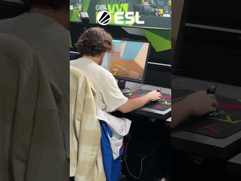 Zywoo doing bhop before the game starts