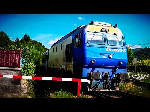 GM990 with IR362 & IR365 passing honking through Bratca station (28 07 2013)