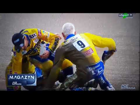 Stal Falubaz 2018 kąpią się po zwycięstwie.