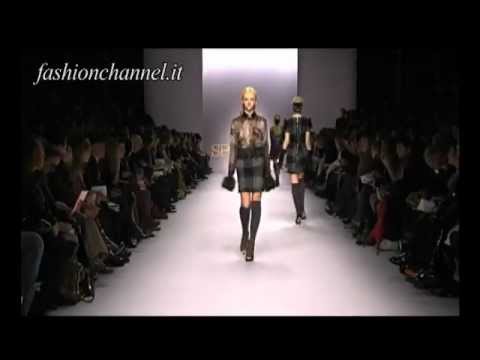 "Sportmax" Autumn Winter 10-11 Milan 1 of 3 pret a porter women by FashionChannel