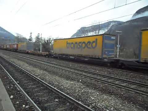04.04.2018. TRENO MERCI CON DOPPIA VECTRON IN TRANSITO A PERI (VR).