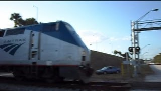preview picture of video 'Amtrak Train The Silver Star Racing Through Crossing'