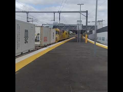 aurizon 2848-2822 container train
