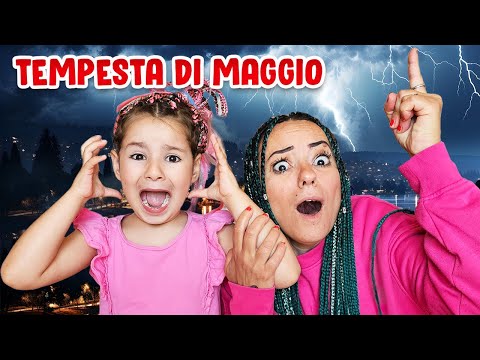 MARTINA MISSY E MAMMA TY TRAVOLTE DA UNA TEMPESTA SCAPPANO SONO IN PERICOLO PIOGGIA VENTO TZUNAMI