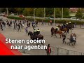 Ruim honderd 'hooligans' gingen de ME dinsdagmiddag te lijf met stenen tijdens een oefening.
