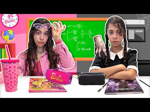 SARAH FINGE BRINCAR de BARBIE VS WANDINHA na escola