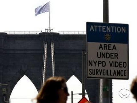 Mysterious white flags appear on Brooklyn Bridge