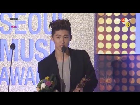 [ENG] 160114 iKON's B.I accepting BIGBANG'S Main Award @ Seoul Music Awards