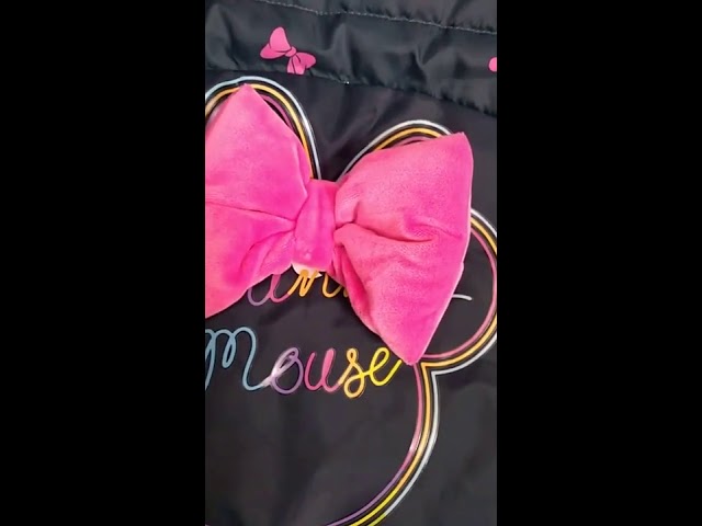 Vídeo relacionado con Disney Minnie Mouse Abrigo para Niñas, Chaqueta Cálida, Abrigo con Capucha para Niñas, Diseño Metalizada y Roja de Minnie Mouse, Talla 3 Años, Gris