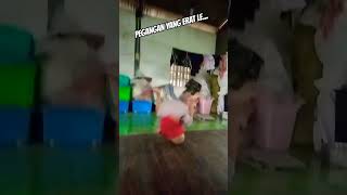 Download lagu Hold on tight le.. #lol #comedy #comedyshorts #humor #fyp #funnyboy mp3