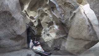 Video thumbnail of Caveman, V7. Joshua Tree