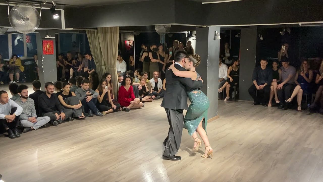 Video thumbnail for Agustina Piaggio & Carlitos Espinoza.  El Olive /J. D'Arienzo  Otra Milonga 15.10.2021