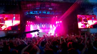 Blur - Girls And Boys with intro Theme From Retro (Live at Open'er Festival 2013)