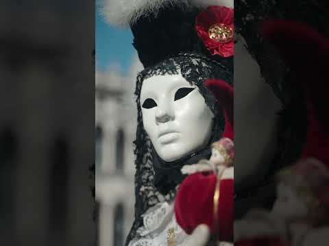 Il Carnevale a Venezia, dove la bellezza si maschera e le maschere diventano arte 🎭
