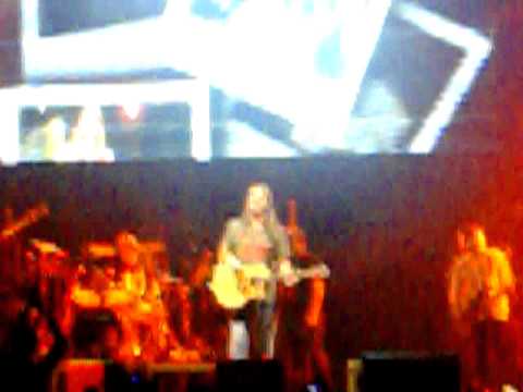 olo m afineis na s afisw kautatzoglio pix lax (live)