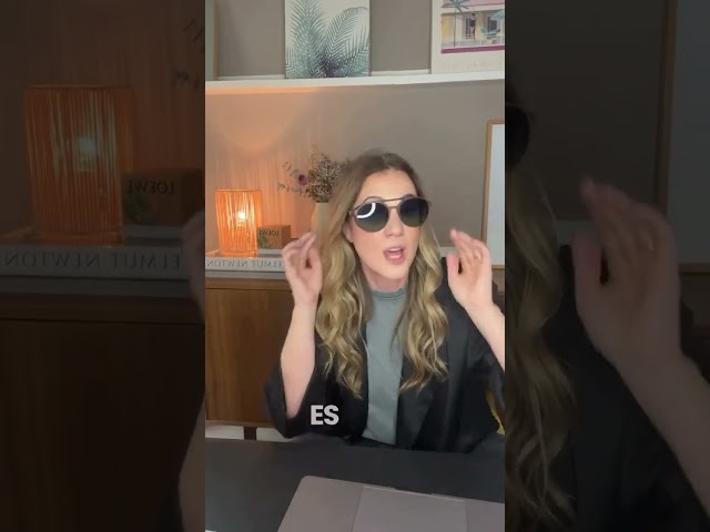 Vídeo relacionado con Goodbye, Rita. - Gafas de Sol para Hombre y Mujer - Colección Harlem - Modelo Beige - Gafas Con Visera Lateral - Fabricadas en Policarbonato - Lentes de Policarbonato - Color Beige - 145x55 mm