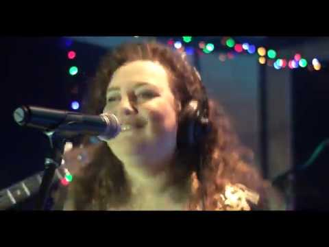 Now Stereo 'Go Your Own Way' / Fleetwood Mac (Cover) Wedding Band Derbyshire - AliveNetwork.com