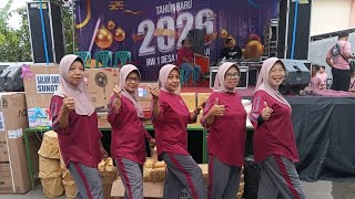 Download lagu Senam kreasi Siapa bilang lansia tidak berguna & Kartasura Kompak Meriahkan Acara Tahun Baru 26 RW01 mp3