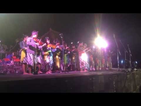 Yogyakarta , beautiful keroncong song from java with nice cloth