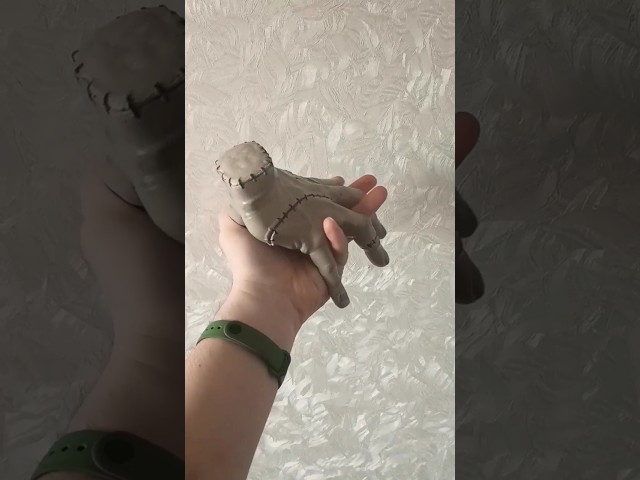 Vídeo relacionado con Cosa Dedos Mano (The Thing) Addams Family réplica de Vinilo Original Wednesday