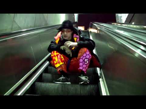 GUCCI GUCCI LOUIS LOUIS FENDI FENDI PRADA (Video)