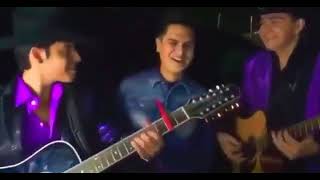 Escuela de Rancho. Regulo caro ft. Ariel Camacho y los plebes del Rancho