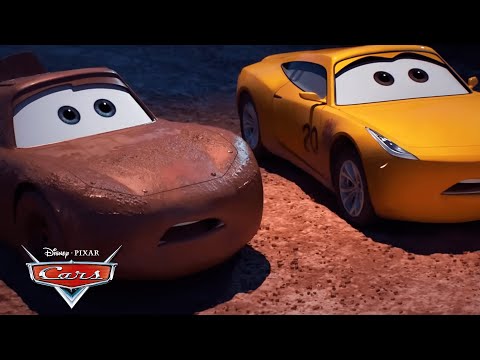 McQueen y Ramírez Compiten en Thunder Hollow | Cars 3 | Pixar Cars