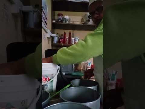 How to prepare a baking tin