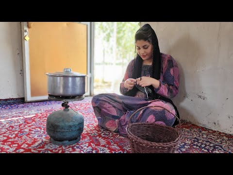 Cooking local food in the village of Iran | cold winter in the village of Iran