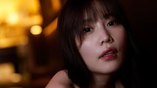 グラビア美女27歳、挑発的な表情＆抜群プロポーションのグラビア..