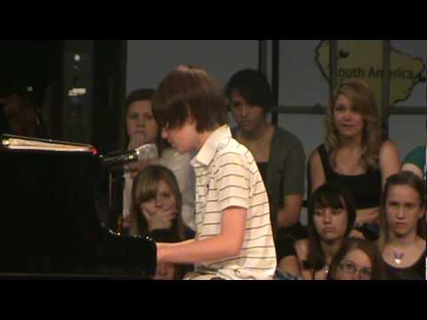 Greyson Chance Singing Paparazzi (Lady Gaga)