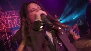 Karamelo Santo - Should I stay or should I go (DVD El Baile Oficial)