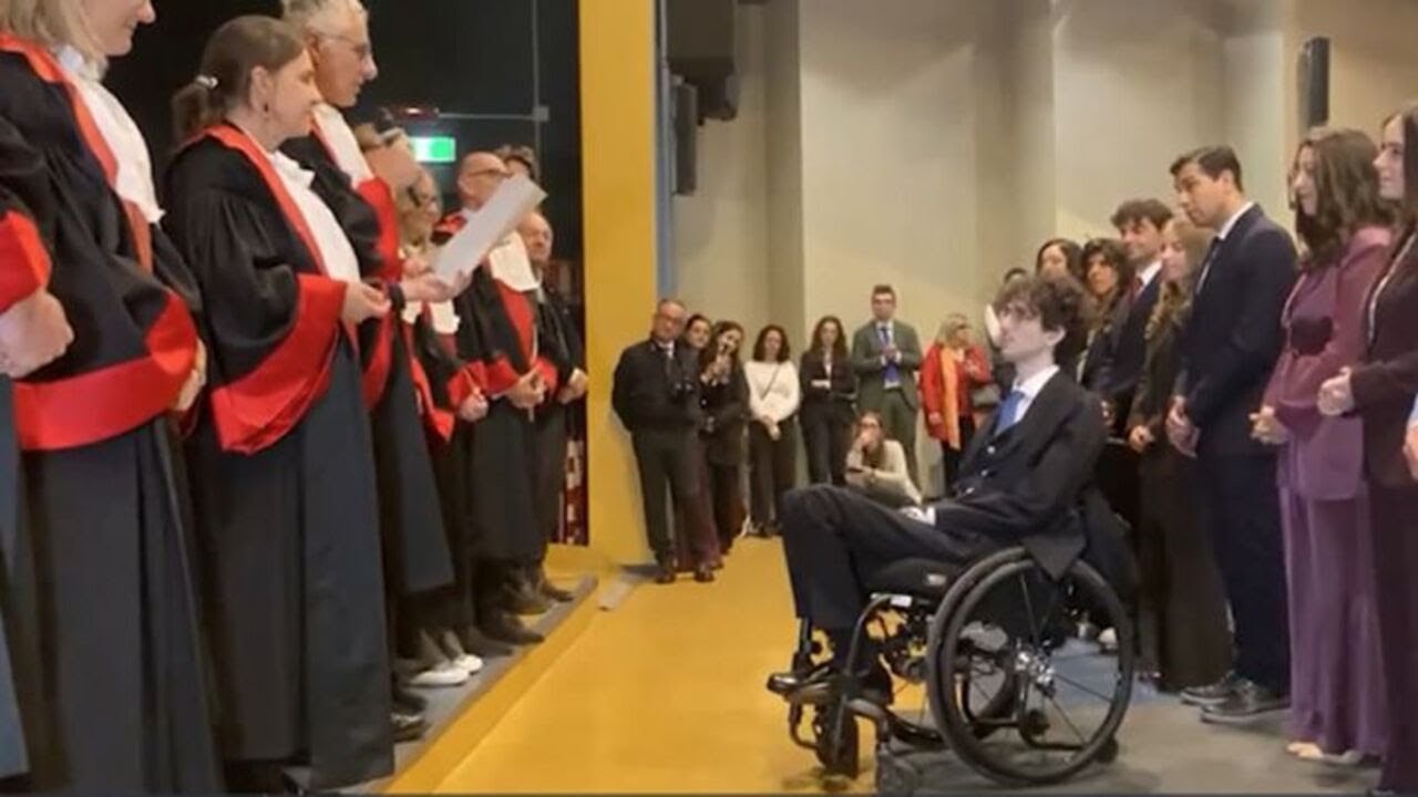 Torino, si laurea il giovane che fu colpito da una bici lanciata ai Murazzi