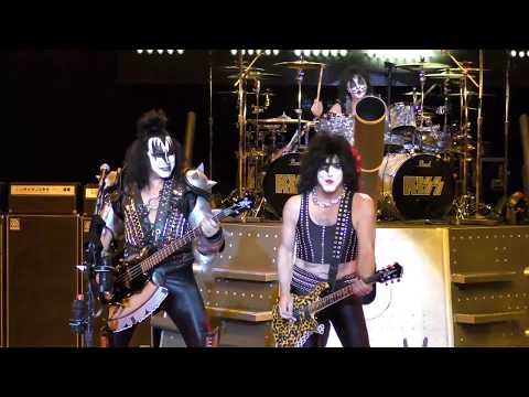Kiss - Keep Me Comin' (Live)(Kiss Kruise VI - 2016 / Indoorshow One)