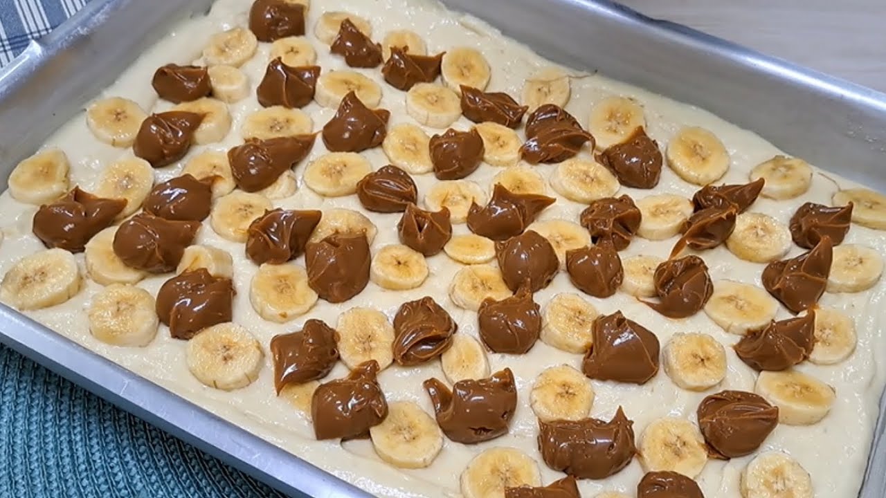 BANANA CAKE WITH DULCE DE LECHE