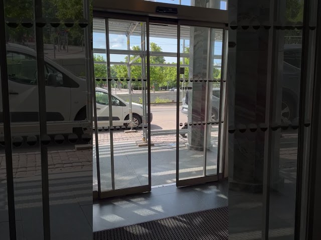 1042596 Automatic sliding doors, ASSA Besam