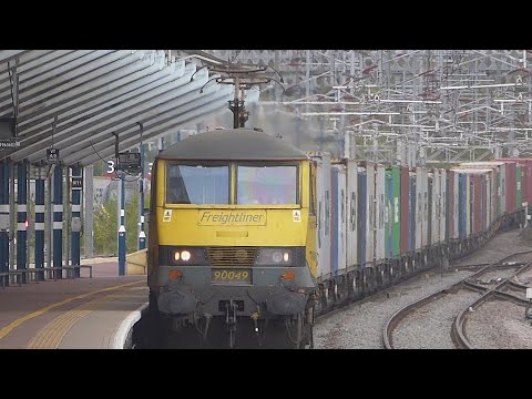 Double Freightliner Class 90s pass Rugby (11/9/23)