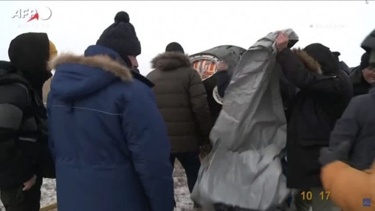 La navicella spaziale Soyuz atterra in Kazakistan dopo la missione spaziale