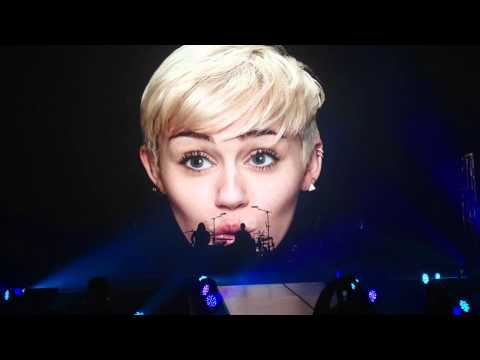 Miley Cyrus- Opening( SMS) Bangerz Tour in Puerto Rico