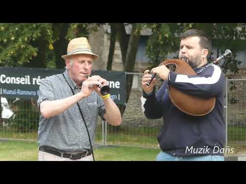 Marche Pourlet sonnée par Dominique Poulériguen (bombarde) et Glen Le Strat (biniou) - Gourin 2021