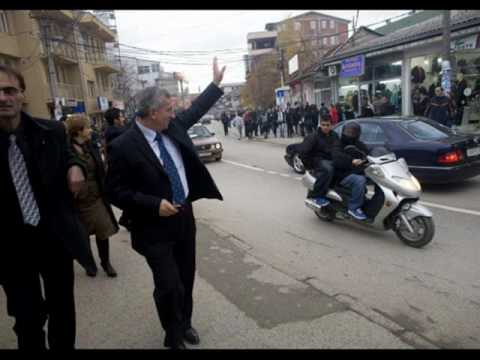 b'Toon  - Jeni t'vogel [INTRO] 2010