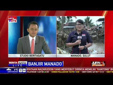 Warga Manado Membersihkan Puing-Puing Akibat Banjir Bandang