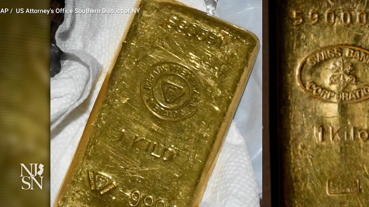 Jeweler who sold Menendez gold takes stand in trial