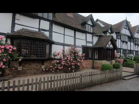 Walk around Warwick's Old Steets & Gardens in Warwickshire England