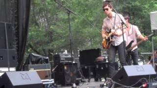 The Morning Benders - &quot;Stitches&quot; (Live) Lollapalooza 2010
