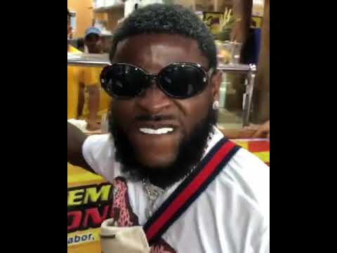 DIVERTIDO VIDEO DE ATUEDAD DANDOLE PUBLICIDAD A UNA VENTA DE ESPANADAS EN NEW YORK