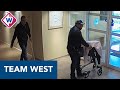Inbrekers rollen kluis naar buiten op rollator van slachtoffer - Team West