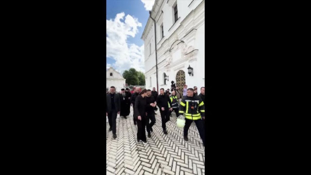 Raid russo su monastero Lavra, patrimonio dell'Unesco a Kiev. Il sopralluogo di Zelensky