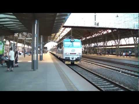 150.226 na čele Ex 129 Hradčany odchádza zo stanice Praha hlavní nádraží
